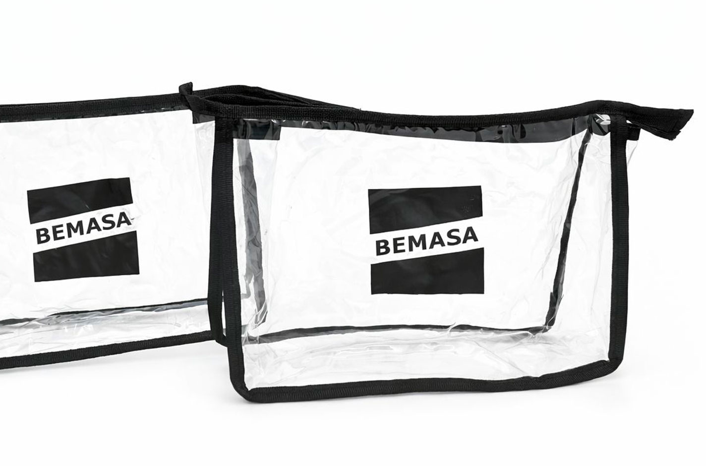 Neceseres personalizados para Bemasa: un complemento para el día a día del equipo