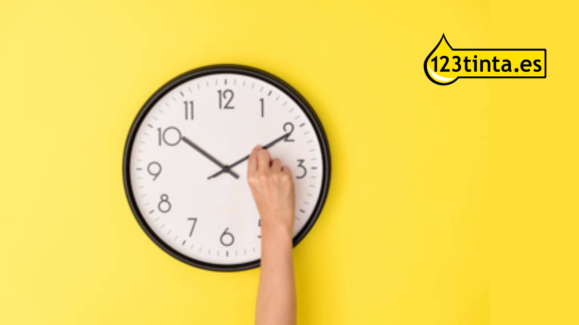 El cambio de hora pone la factura de la luz bajo presión: claves para contener el gasto este invierno